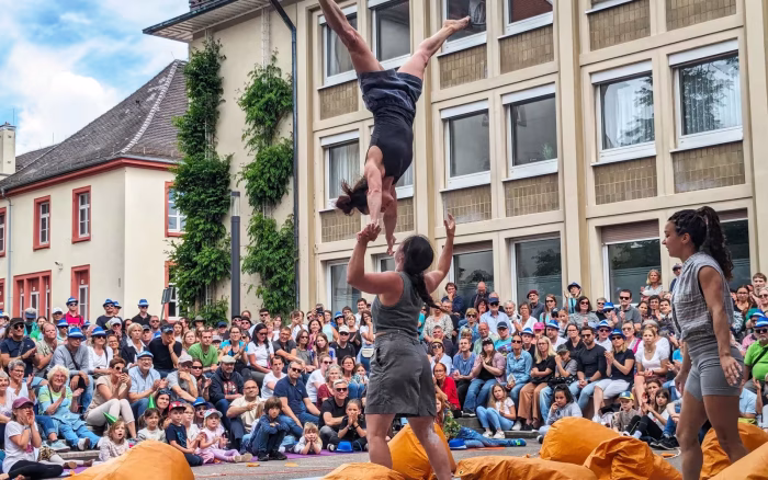 Acrobalance with Mimbre at Southbank Centre
